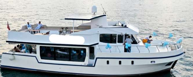 TOUR BOAT 01